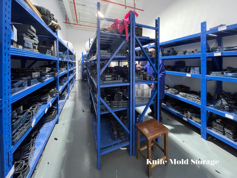 Knifemold shelves